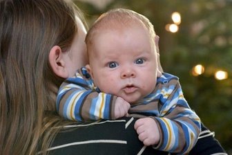 So trüben Paragrafen frühes Babyglück - Die 14-jährige Mama und ihr kleiner Sohn.
