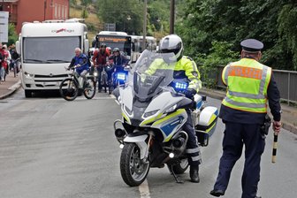 So viel hatte die Polizei beim Moto-GP am Sachsenring zu tun - Ein Schwerpunkt des Polizeieinsatzes liegt bei der An- und Abreise der Fans.