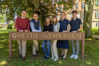 So viele Einser-Abiturienten gab es im Göltzschtal noch nie - Das Sextett mit Abi-Note 1,0 am Goethe-Gymnasium Auerbach: Simon Kunze, Philipp Liebold, Annika Ludwig, Ida Voigt, Henriette Graupner und Nils Stechbarth (von links). An 24 Gymnasien im Regionalschulamtsbereich Zwickau gab es dieses Jahr 41 Absolventen mit Note 1,0. Mit diesen sechs Super-Schülern steht Auerbach an der Spitze.
