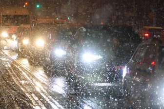 So viele Vogtländer pendeln für den Job in eine andere Region - Weite Fahrtwege über die Autobahn bei jedem Wetter? Das tun sich laut Pendlerstatistik inzwischen weniger Vogtländer an.