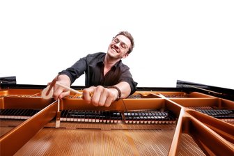 So war der Auftakt der sinfonischen Saison in Chemnitz: Zwei schwergewichtige Klangfantasten im Konzert - Frank Dupree, ein mit allen Wassern gewaschener Konzertpianist der jüngeren Generation, war zum zweiten Mal zu Gast in Chemnitz.