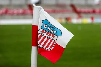 Das Logo des FSV prangt auf der Eckfahne im Stadion.