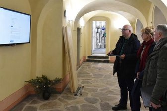 So will Oederan Vorreiter sein - Eberhard Ohm vom Energieteam, Bauamtsleiterin Petra Wolf und Architekt Norbert Dittrich (von links) in der Nahwärmeinsel.
