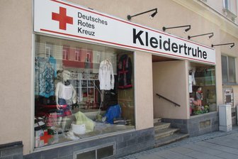 So wird in Reichenbach Platz im Kleiderschank - Die Kleidertruhe Reichenbach.