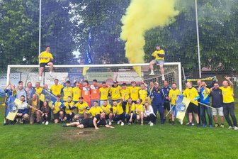 Sofa-Meister im Regen: Die außergewöhnliche Titelstory der SG Traktor Neukirchen in der Fußball-Westsachsenliga - Bei den Fußballern der SG Traktor Neukirchen war die Stimmung am Sonntagabend nach dem Titelgewinn bestens.