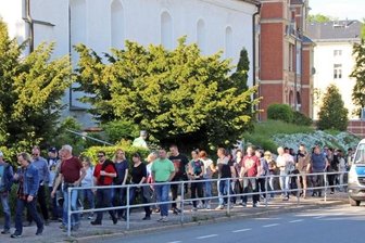 Sogenannte Spaziergänge ziehen Rechtsextreme an - Protestaktion sogenannter Spaziergänger in Freiberg.