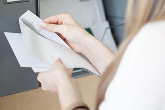 Solaranlage: Bundesnetzagentur warnt vor Betrugsversuchen - Sie haben eine Photovoltaikanlage und ein Schreiben der Bundesnetzagentur bekommen, das mit Sanktionen droht? Dann könnte es sich hierbei um Betrüger handeln.