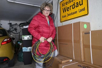 Solardach fertig, Anschlüsse fehlen: Werdauer drohen Firma mit Ersatzvornahme - Jacqueline Fritzsche hat die Nase voll. Die Werdauerin und ihr Ehemann wollen insgesamt 30.000 Euro in das Solardach investieren. Umso mehr sind beide über das Geschäftsgebaren der Solarfirma enttäuscht.