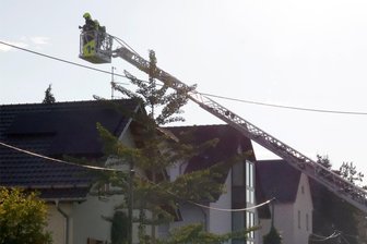Solarmodule auf Chemnitzer Dächern: Muss die Feuerwehr wegen der Hitze häufiger ausrücken? - An der Württemberger Straße rückte in dieser Woche die Feuerwehr an. Rauch an einem Solarmodul war die Ursache.