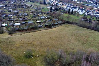 Solarpark in Werdau: Anwohner sammeln Unterschriften gegen das Vorhaben - Auf dieser Fläche am Eichberg in Werdau sollen Solar-Paneele installiert werden.