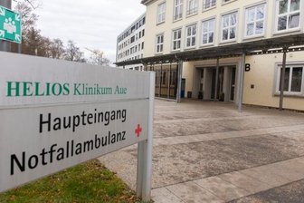 Soldaten helfen erneut in Kliniken im Westerzgebirge - Am Helios-Krankenhaus in Aue starten zur Frühschicht am heutigen Freitag mehrere Bundeswehrsoldaten ihren Dienst.
