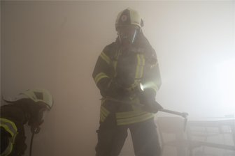 Soldaten üben in Frankenberger Kaserne Evakuierung - In der Wettiner-Kaserne in Frankenberg übten Bundeswehr und freiwillige Feuerwehr der Stadt gemeinsam die Bekämpfung eines Brandes.