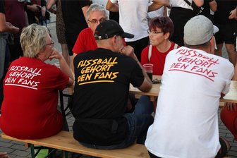 Solidarität unter Fußballfans: Zwickau unterstützt Aktion zur Rettung von Turbine Potsdam - Erfolg mit Vorbildwirkung: Die Zwickauer Kampagne „Fußball gehört den Fans“ hat bundesweit Resonanz erzielt.