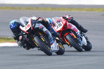 Solide, aber nicht herausragend: So lief es für den Motorradsportler Marvin Siedrath auf dem Nürburgring - Marvin Siebdrath (vorn) kämpfte auf dem Nürburgring verbissen, jedoch nur mit gedämpftem Erfolg