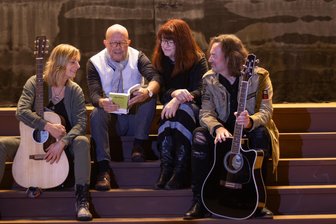 Soljanka und Kalter Hund: Stefan Tschök und die Chemnitzer Band „Songbook“ in der Historischen Schauweberei Braunsdorf - Abend voller Erinnerungen: Stefan Tschök und drei musikalische Gleichgesinnte laden ein.