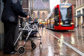 Sollen Akademiker später in Rente gehen als andere? - Wann sollen die Deutschen in Rente gehen? Wie wird die Rente künftig finanziert? Eine Kommission soll das diskutieren. Aber gestritten wird auch vorher schon.