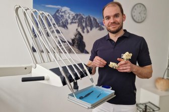 Sollen Patienten Zahnarztkosten selbst zahlen? Was ein Mediziner aus dem Vogtland dazu sagt - Zahnbehandlung soll eine Leistung der Krankenkassen bleiben, sagt Zahnarzt Martin Hoy. Müssten Patienten diese selbst zahlen, blieben viele weg und Prävention auf der Strecke.