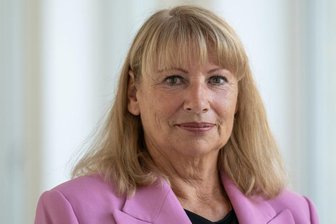 Sollte die Maskenpflicht ausgeweitet werden, Frau Köpping? - Petra Köpping (SPD) rechnet wegen Corona mit Personalausfällen. 