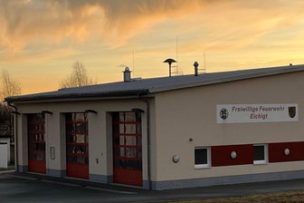 „Sollten lieber Seitengräben sauber machen“: Feuerwehr im Vogtland nach Kritik an Übung empört - Das Feuerwehrgerätehaus der Freiwilligen Feuerwehr Eichigt.