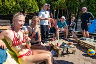 Sommer am See: Sonne satt im Pineapple-Wakepark in Rossau - Sonne satt im Pineapple-Wakepark in Rossau.