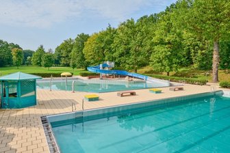 Sommer im Herbertbad in Wilkau-Haßlau: Veränderte Öffnungszeiten und bewährter Imbissbetrieb – Bezahlung mit Karten ist aber nicht mehr möglich - Das Herbertbad in Wilkau-Haßlau ist startklar für die kommende Badesaison.
