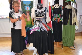 Sommer, Kunst und Wein in Meerane - Schneidermeisterin Petra Lorenz gibt Einblicke in ein traditionsreiches Handwerk.