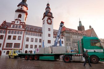 Sommer schon am Wasser? Fundamente des neuen Marktbrunnens sind da - Der Chemnitzer Marktbrunnen wird erneuert.
