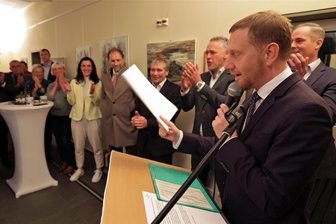 Sommerbad Gersdorf: Geduld hat sich gelohnt, ist aber auch weiter erforderlich - Beifall gab es reichlich, als Michael Kretschmer verriet, dass Gersdorf 4,5 Millionen Euro für das Sommerbad bekommt.
