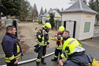Sommerbad Glauchau verschiebt Saisonstart - Das Schwimmmeisterhaus war durch einen Brand am 9. Maärz innen komplett zerstört worden. 