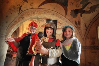 Sommerferien in Mittelsachsen: Acht tolle Abenteuer für Familien unter 40 Euro - Ferien im Mittelalter: Auf Burg Kriebstein kann man sie erleben.