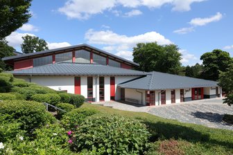 Sommerferien: Sporthalle im Vogtland wird zur Baustelle - Die 2007 eröffnete Sporthalle des Gymnasiums Markneukirchen.