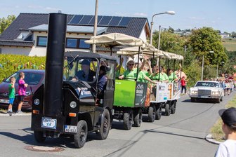 Sommerfest in der Siedlung Sorga: So wird gefeiert - Beim Sommerfest rollt wieder der Sorga-Express durch die Siedlung.
