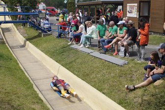 Sommerrodelcup in Zwickau: Wo ein Bob-Juniorenweltmeister gern zu seinen Wurzeln zurückkehrt - Viel los ist immer beim Sommerrodelcup des ESV Lok Zwickau am Westsachsenstadion.