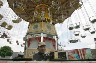 Sommerrummel an Plauener Festhalle kommt - Ob auch der Wellenflug ab Ende Juli zum Sommerrummel gehören wird? Es gibt seit Corona die erste Kirmes in Plauen. 