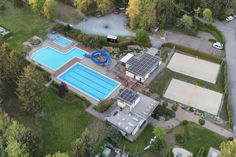Sommerwetter im Anflug: Welche Freibäder im Raum Stollberg schon offen haben - Das Freibad Burkhardtsdorf etwa hat schon am 15. Mai eröffnet.