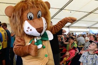 Sommerwetter lockt Besucher zum Altstadtfest nach Mittweida -