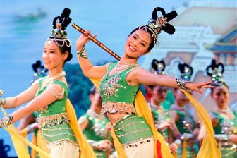 Sonderbus fährt von Reichenbach zu fernösterlicher Show nach Leipzig - Die Tanzshow Shen Yun geht seit 2007 auf Tournee.