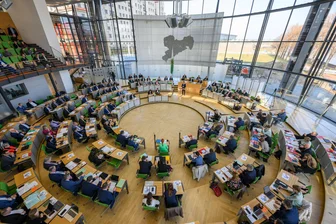 Sondersitzung in Sachsen zum Schuldenpaket: Wenn ein CDU-Abgeordneter im Landtag Applaus von der AfD erhält - Keine Mehrheit für die Minderheitsregierung - aber am Donnerstag auch nicht für einen Antrag gegen die geplanten Grundgesetzänderungen.