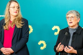 Sondervermögen und Lockerung der Schuldenbremse: Ohne Grüne kein Finanzpakt - Die Fraktionsvorsitzendenden der Grünen, Katharina Dröge (links) und Britta Haßelmann, lasse offen, ob die Grünen den Vorschlägen der Sondierer von Union und SPD zustimmen werden.