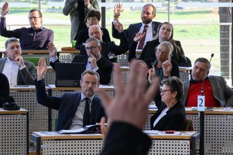 Sondierungen in Sachsen nach BSW-Ja zu AfD-Antrag unterbrochen - SPD sieht „schwere Belastung durch Schulterschluss“ - Die BSW-Abgeordneten am Freitag im Sächsische Landtag.