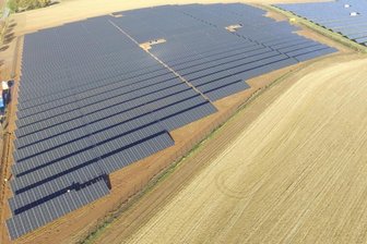 Sonne soll Oederan unter Strom setzen - Mit dem Solarpark Dittersbach der Firma Sabowind hat Frankenberg ein Stück Energiewende vollzogen und spart im Vergleich zu herkömmlichem Strom rund 5000 Tonnen CO2 pro Jahr ein. Auf 7,5 Hektar Ackerfläche wird hier die Versorgung von circa 2200 Haushalten gesichert.