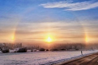 Sonne und Eiskristalle zaubern Phänomen an den Himmel - 