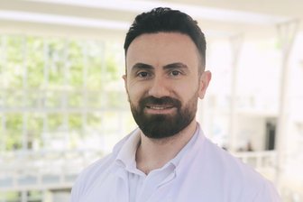 Sonntagsvorlesung in Freiberg: Erkennen Sie die Warnzeichen Ihrer Hände? - Basel Maksoud ist leitender Oberarzt der Klinik für Orthopädie und Unfallchirurgie am Kreiskrankenhaus Freiberg.