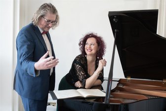 Sopranistin und Pianist laden in Reichenbach zur Kammermusik - Sopranistin Marina Russmann und Pianist Christian Strauß sind am Sonntag in Reichenbach zu erleben.
