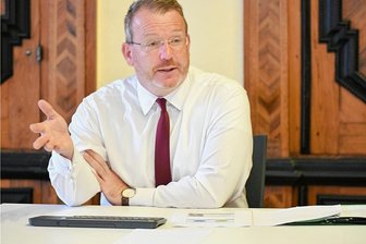 "Sorgen Sie sich um Ihre persönliche Zukunft?": Mehr als 1000 Bürger bei Umfrage in Freiberg - Freibergs Oberbürgermeister Sven Krüger.