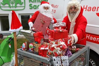 SOS-Kinderdorf bekommt eine ganze Fuhre voller Geschenke -