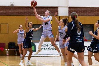 Souverän (fast) bis zum Schluss: Chemcats schlagen Eimsbütteler TV - Lilly Küppers (am Ball) von den Chemcats gelangen am Samstagabend beim Sieg gegen den Eimsbütteler TV 20 Punkte.