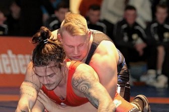 Souveräner Auftritt im Vogtland - Thalheims Dominik Klann (oben) benötigte nur zwei Minuten, um seinen Gegner David Adler zu bezwingen. 