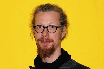 Sozialarbeiter in Chemnitz mit Stahlkugeln beschossen: „Es wurden bleibende Schäden in Kauf genommen“ - Wurde bei einer Feier im Hof mit Stahlkugeln beschossen und getroffen: Sozialarbeiter Thomas Gottschalk.