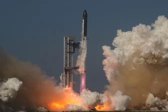 SpaceX-Börsendebüt macht Musk zum Billionär - Die Entwicklung der großen Rakete Starship verschlingt Milliarden, soll das Geschäft von SpaceX aber stark voranbringen. (Archivbild)